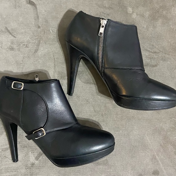 J. Crew Shoes - SALE Italian J. Crew Greer leather Booties 8.5 EUC